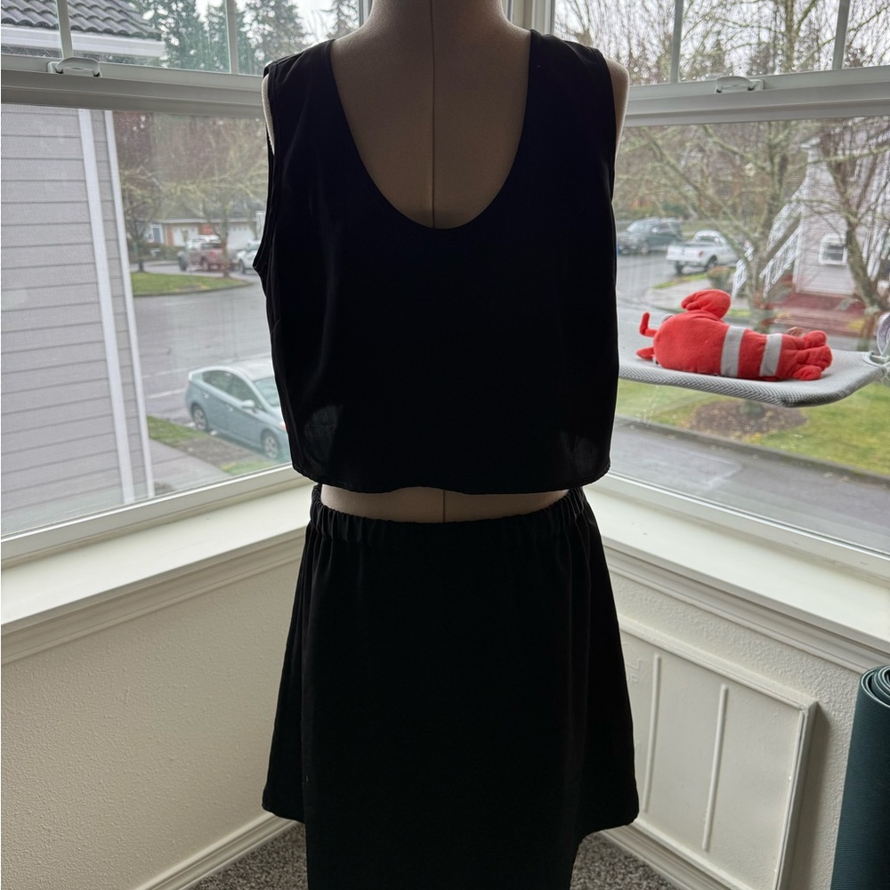 Sexy Set ( top and skirt)  Samantha Leibowitz ( New York ) size S, black.